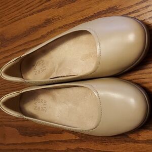Ladies shoes
